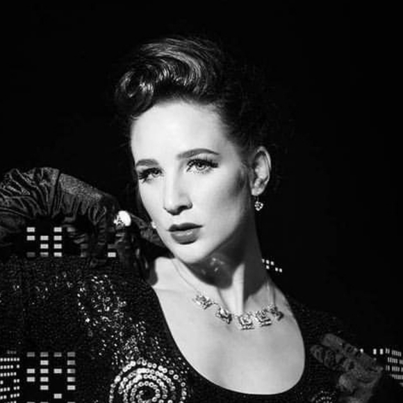 Meet your Posher, Bet - Picture 1 of 1